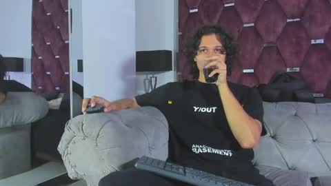 Snapshot of tonybenedetti chatting on May 28, 8:28 pm Tony Benedetti online show from May 28, 8:28 pm