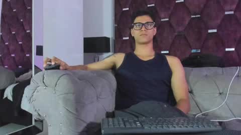 Snapshot of tonybenedetti chatting on June 8, 1:28 am Tony Benedetti online show from June 8, 1:28 am
