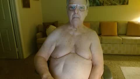 Snapshot of tonysview12000 chatting on December 5, 1:14 am tonysview12000 online show from December 5, 1:14 am