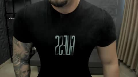 Snapshot of tonywilcoxx chatting on October 31, 7:31 am TonyWilcox online show from October 31, 7:31 am