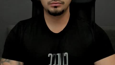 Snapshot of tonywilcoxx chatting on November 17, 5:57 am TonyWilcox online show from November 17, 5:57 am