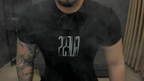 Snapshot of tonywilcoxx chatting on December 2, 5:57 am TonyWilcox online show from December 2, 5:57 am