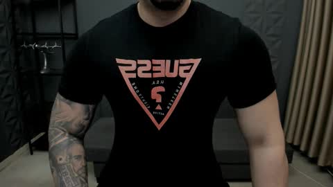 Snapshot of tonywilcoxx chatting on December 5, 6:33 am TonyWilcox online show from December 5, 6:33 am