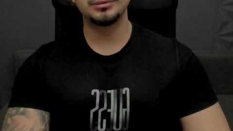 Snapshot of tonywilcoxx chatting on December 14, 6:08 am TonyWilcox online show from December 14, 6:08 am