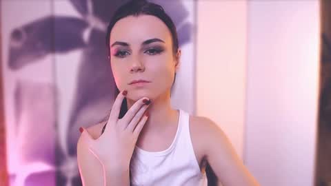 Snapshot of too_beautiful chatting on January 25, 7:18 pm Elizabeth online show from January 25, 7:18 pm