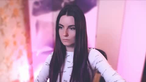 Snapshot of too_beautiful chatting on February 23, 11:33 am Elizabeth online show from February 23, 11:33 am