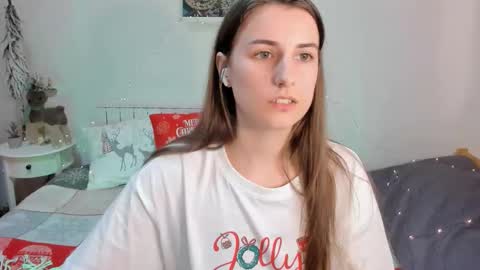 Snapshot of tooboringgirl chatting on December 17, 4:02 pm Alisson online show from December 17, 4:02 pm