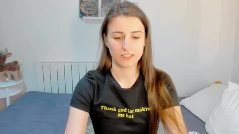 Snapshot of tooboringgirl chatting on February 3, 6:35 pm Alisson online show from February 3, 6:35 pm