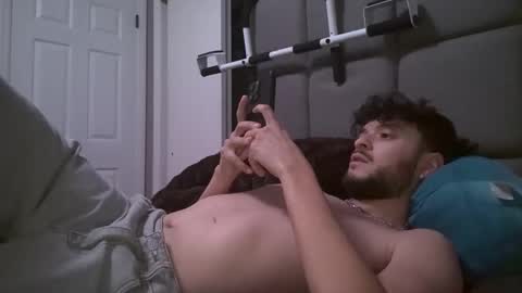 Snapshot of toolittletool chatting on December 16, 1:10 am Toolittletool online show from December 16, 1:10 am