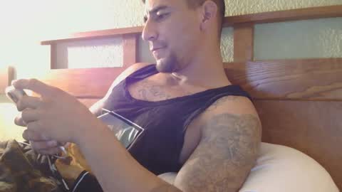 Snapshot of toomuchsmoke chatting on December 23, 5:22 pm toomuchsmoke online show from December 23, 5:22 pm