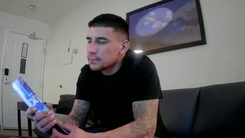 Snapshot of toomuchsmoke chatting on March 1, 6:24 am toomuchsmoke online show from March 1, 6:24 am