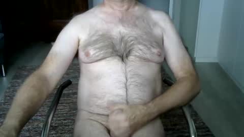 Snapshot of tooohard chatting on October 22, 7:52 am Alex online show from October 22, 7:52 am