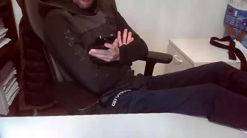 Snapshot of topg84 chatting on November 18, 5:28 pm Topg84 online show from November 18, 5:28 pm