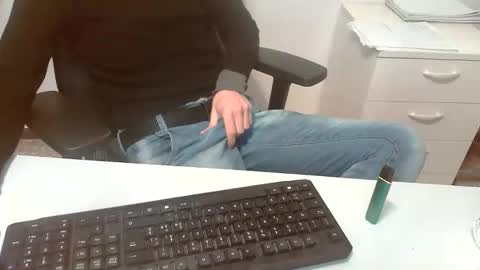 Snapshot of topg84 chatting on December 19, 6:37 pm Topg84 online show from December 19, 6:37 pm