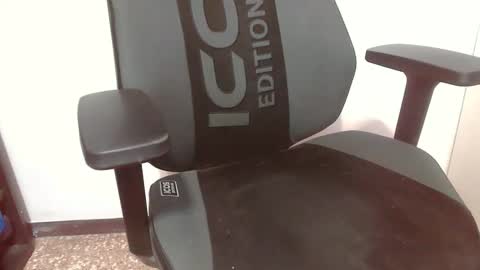 Snapshot of topg84 chatting on February 17, 6:58 pm Topg84 online show from February 17, 6:58 pm