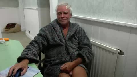 Snapshot of topsurgeon2025 chatting on December 21, 1:24 am topsurgeon2025 online show from December 21, 1:24 am