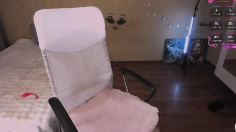 Snapshot of tori93_ chatting on May 17, 1:18 pm tori93_ online show from May 17, 1:18 pm