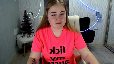 Snapshot of tori_blond chatting on December 23, 11:04 am tori_blond online show from December 23, 11:04 am