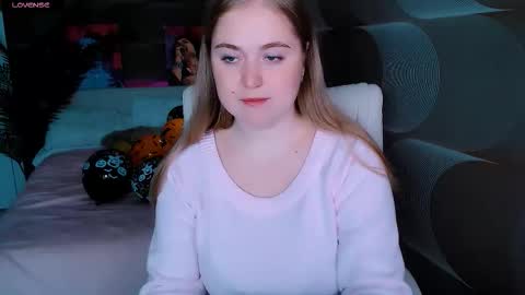 Snapshot of tori_blond chatting on November 15, 7:38 am tori_blond online show from November 15, 7:38 am