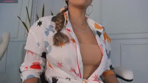 Snapshot of tornado_red chatting on November 5, 4:29 pm Red online show from November 5, 4:29 pm