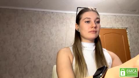 Anita online show from March 8, 5:06 pm