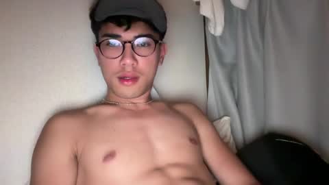 Snapshot of toshikaro0 chatting on May 10, 4:34 pm Karo online show from May 10, 4:34 pm