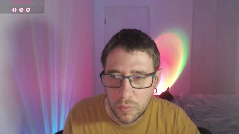 Snapshot of totoclown chatting on October 30, 2:13 am Thomas online show from October 30, 2:13 am