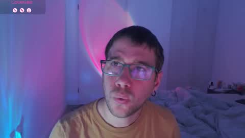 Snapshot of totoclown chatting on November 8, 3:07 am Thomas online show from November 8, 3:07 am