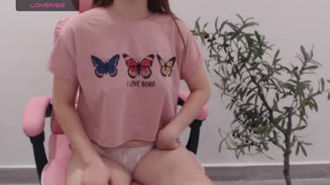 Snapshot of totoro_09 chatting on September 25, 8:18 am Angelina online show from September 25, 8:18 am