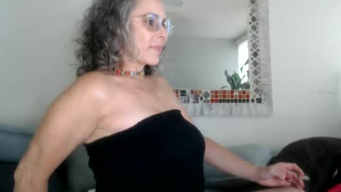 Snapshot of totypink chatting on June 17, 3:46 pm TotyPink online show from June 17, 3:46 pm