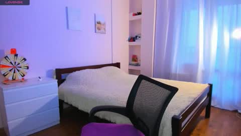 Snapshot of toxic_lina chatting on December 4, 9:07 am Ellina online show from December 4, 9:07 am