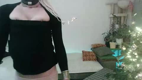 Snapshot of toyboybitchslut chatting on December 23, 3:37 am Patrizia online show from December 23, 3:37 am