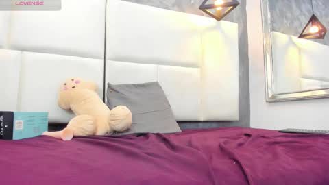 Tracy Wright online show from March 6, 9:00 pm