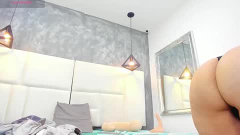 Tracy Wright online show from March 8, 2:04 am