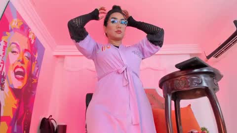 Juliana Giiraldo  online show from September 11, 1:44 pm