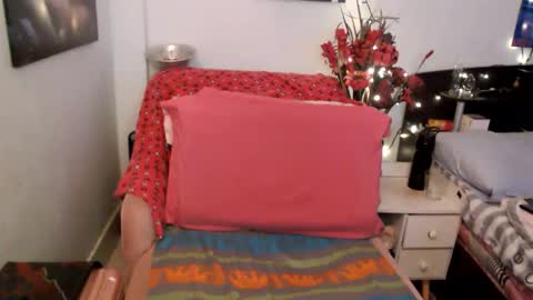 Snapshot of transagera chatting on December 19, 5:47 am TransAgera online show from December 19, 5:47 am