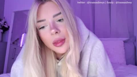 aubrey 3 online show from October 5, 7:45 pm