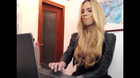 Snapshot of transexy8 chatting on January 31, 4:59 pm transexy8 online show from January 31, 4:59 pm