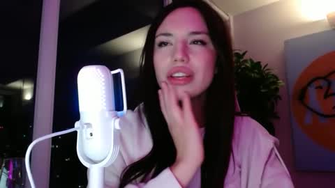 transfrmgirl98 online show from October 26, 5:57 am