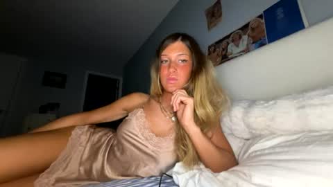 Snapshot of transgirl007 chatting on July 1, 1:07 am transgirl007 online show from July 1, 1:07 am