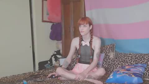 Snapshot of transgirlv chatting on September 28, 8:25 pm RayaBoone online show from September 28, 8:25 pm