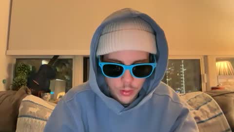 transguy222 online show from March 19, 2:37 am