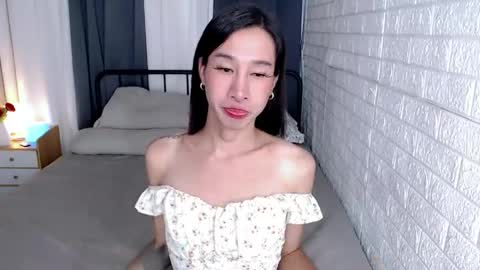 Chloe online show from May 19, 2:29 am