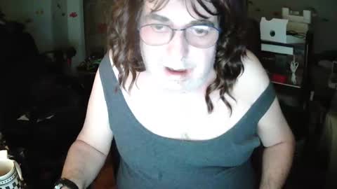 Snapshot of transmtfhello chatting on January 10, 11:31 pm Peter online show from January 10, 11:31 pm