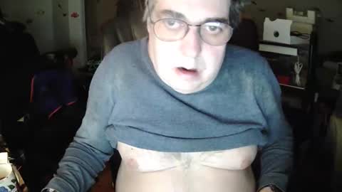 Snapshot of transmtfhello chatting on January 12, 8:52 am Peter online show from January 12, 8:52 am