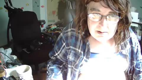 Snapshot of transmtfhello chatting on March 24, 7:08 pm Peter online show from March 24, 7:08 pm