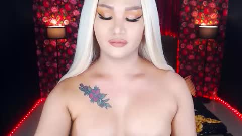 KYLIE BELLA  TS online show from May 1, 1:10 am