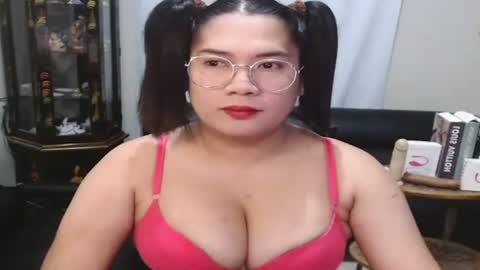 travelergirl online show from June 9, 6:19 pm
