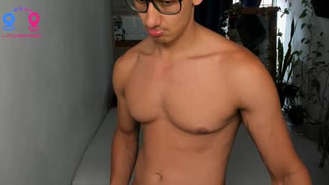 travis bakerr online show from February 25, 7:47 pm