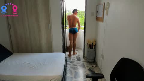 travis bakerr online show from November 23, 9:25 pm